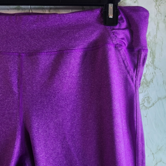 XERSION Fitted Capri Leggings - Picture 4 of 13